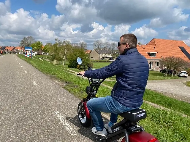 E-chopper op het fietspad bij Blokzijl